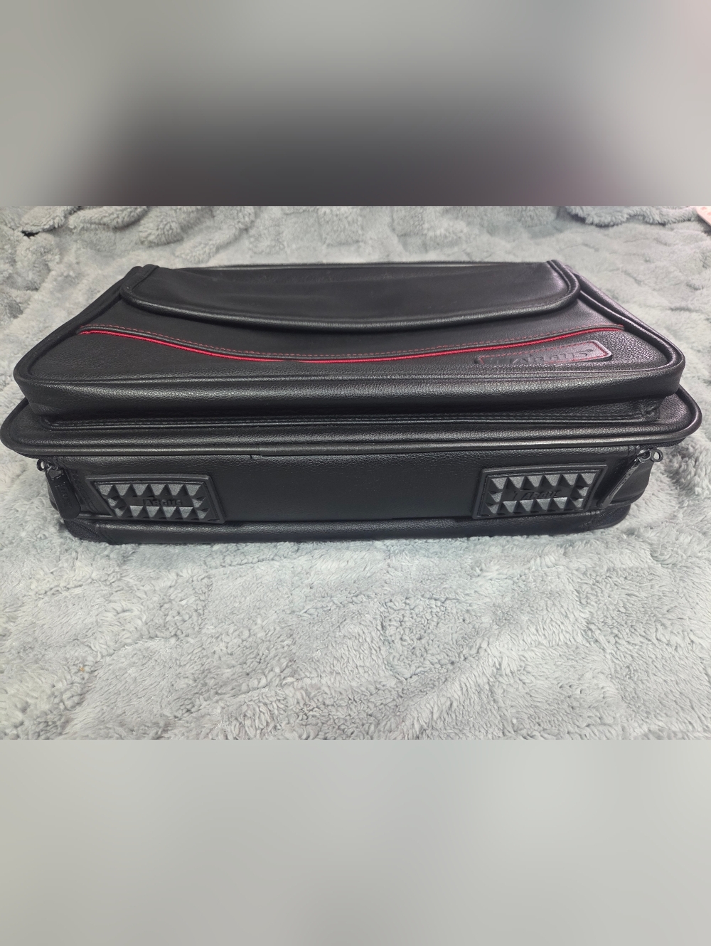 Targus Black Laptop Bag with Red Stitching - Picture 3 of 10